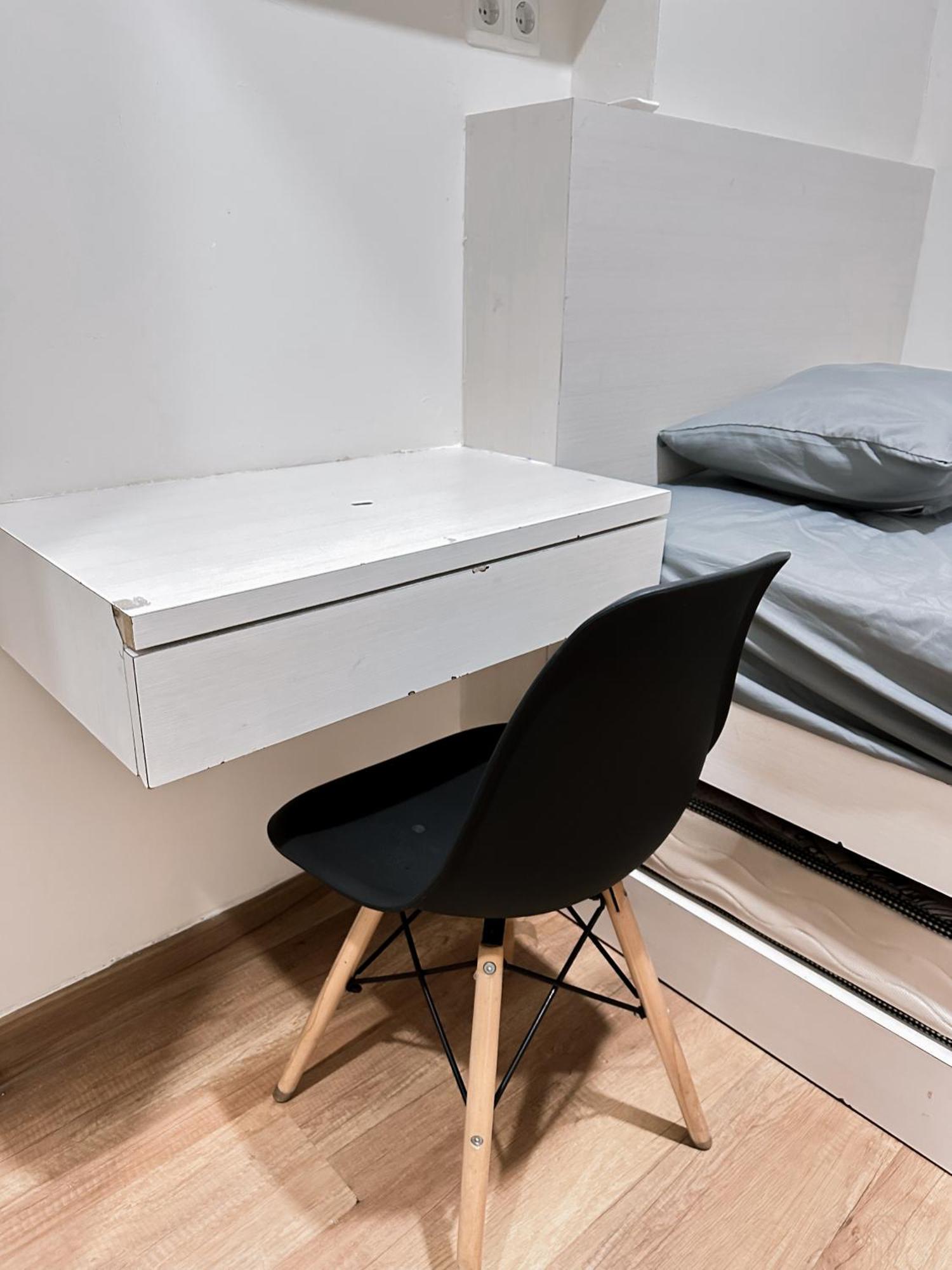 Apartment In West Tibonne House